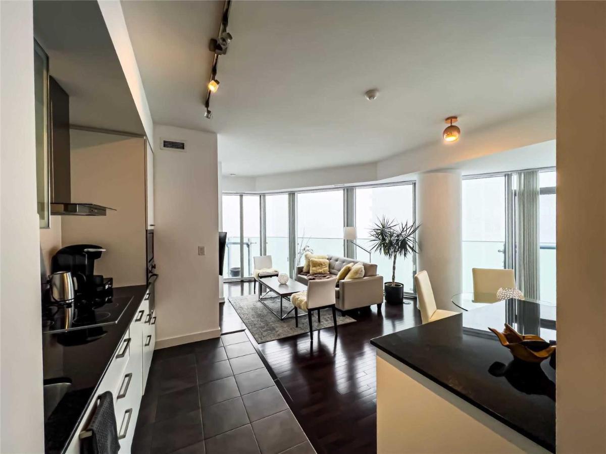 Luxury Condo In The Heart Of Toronto - Next To Scotiabank Arena Eksteriør billede